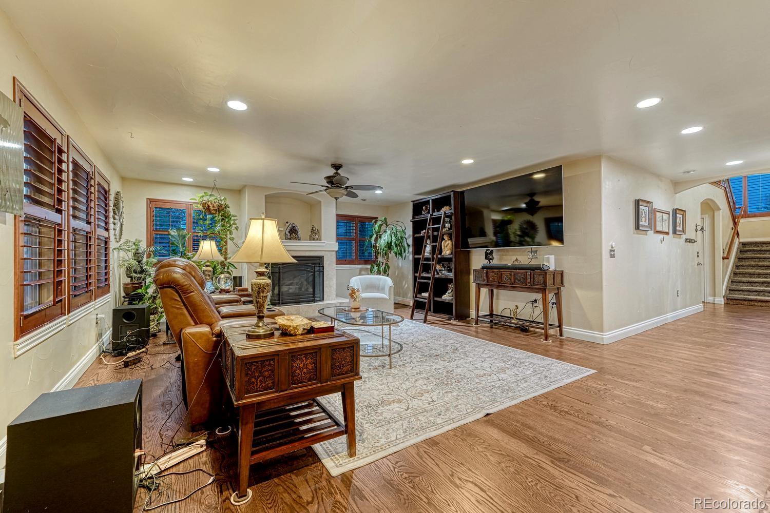 MLS Image #14 for 1023 s locust street,denver, Colorado