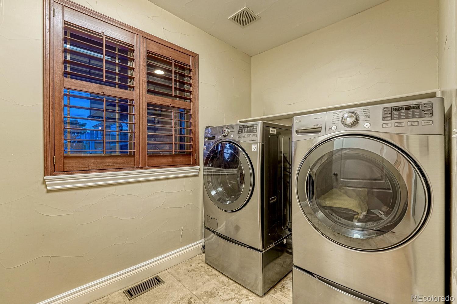 MLS Image #19 for 1023 s locust street,denver, Colorado