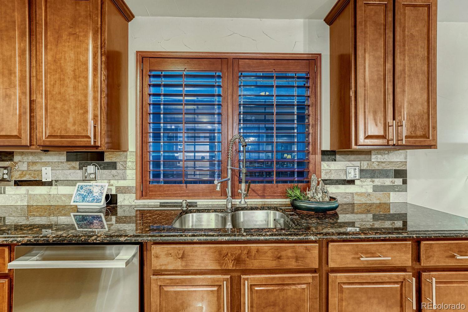 MLS Image #23 for 1023 s locust street,denver, Colorado