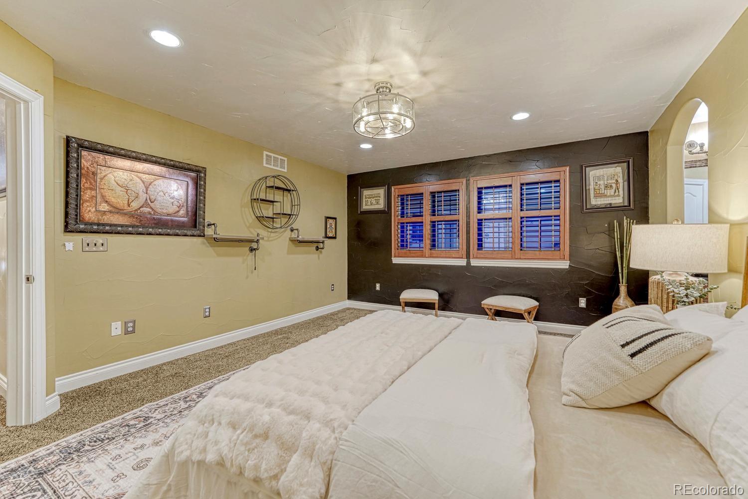 MLS Image #28 for 1023 s locust street,denver, Colorado