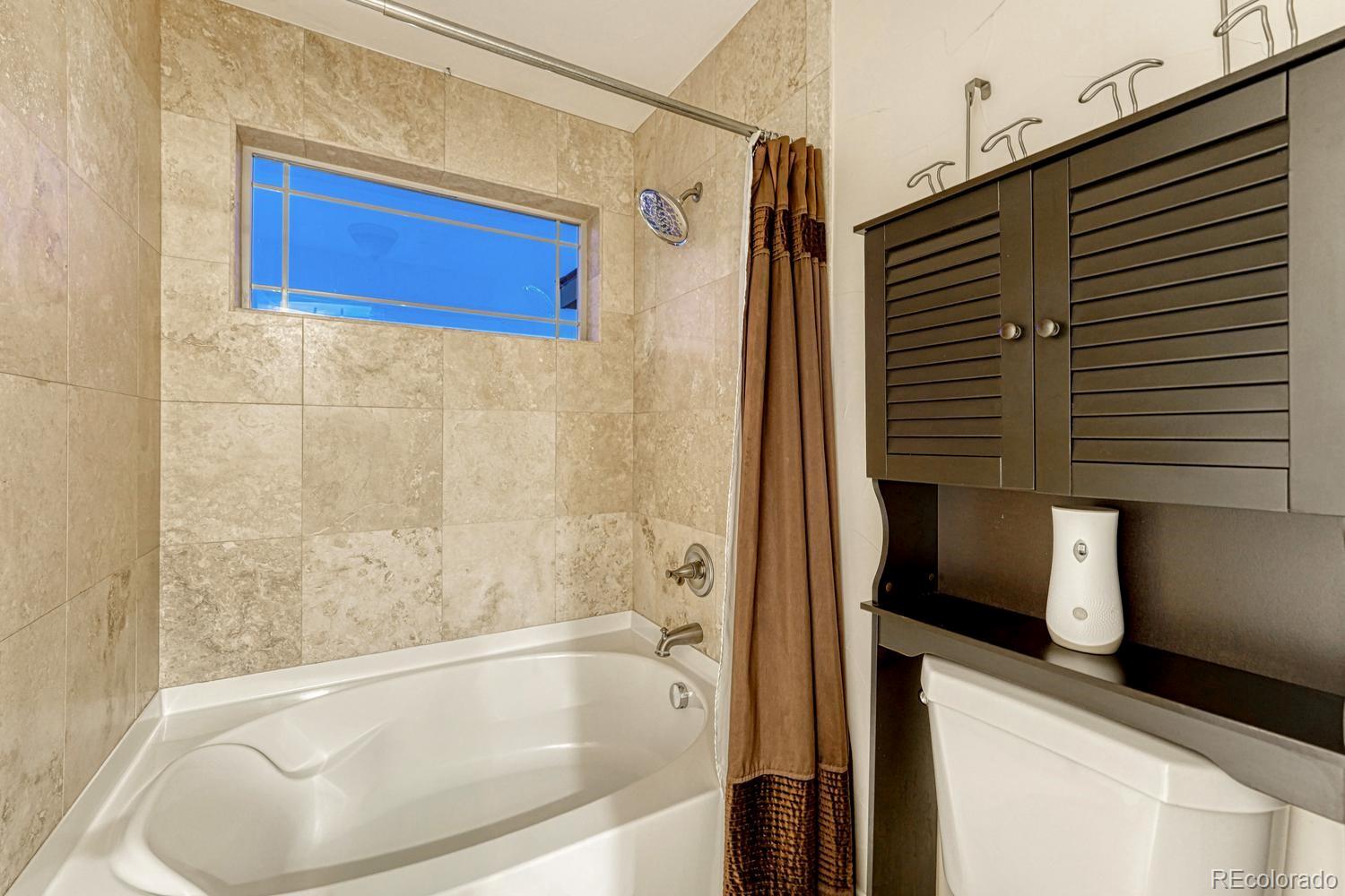 MLS Image #34 for 1023 s locust street,denver, Colorado
