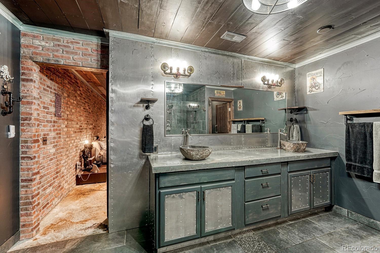 MLS Image #46 for 1023 s locust street,denver, Colorado