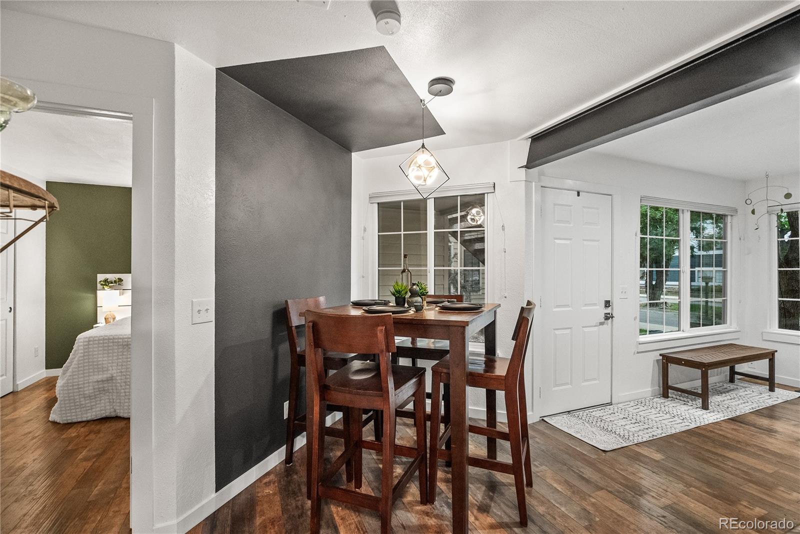 MLS Image #11 for 910 s dahlia street,denver, Colorado