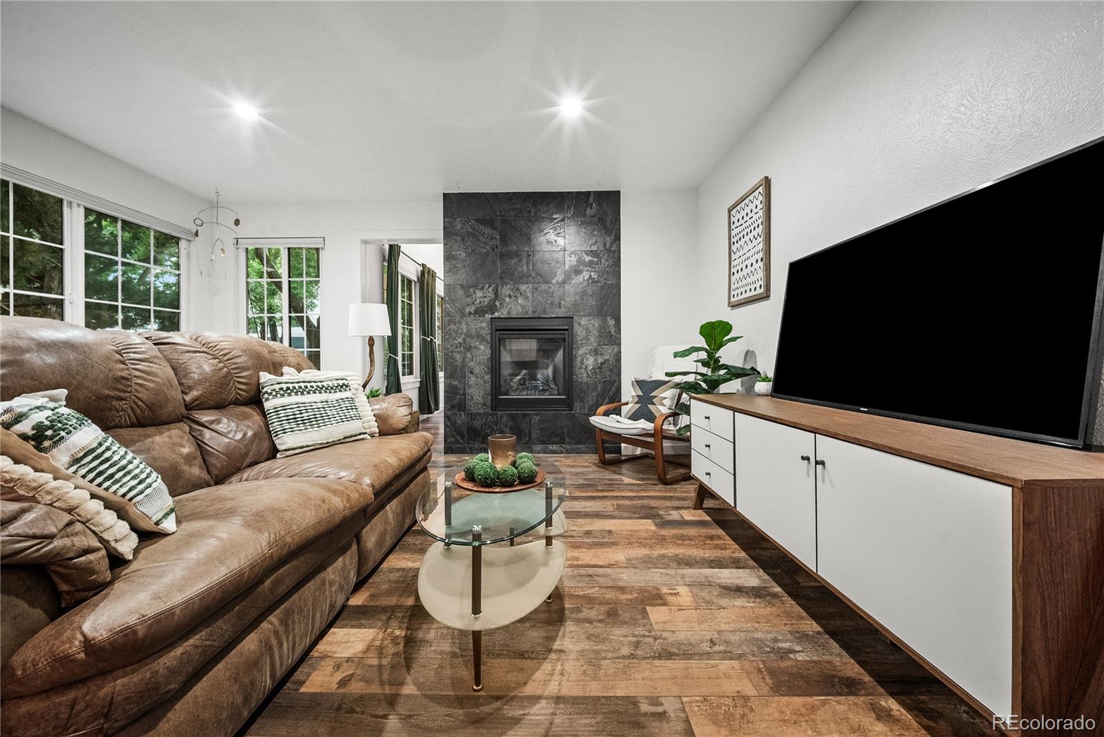 MLS Image #14 for 910 s dahlia street,denver, Colorado