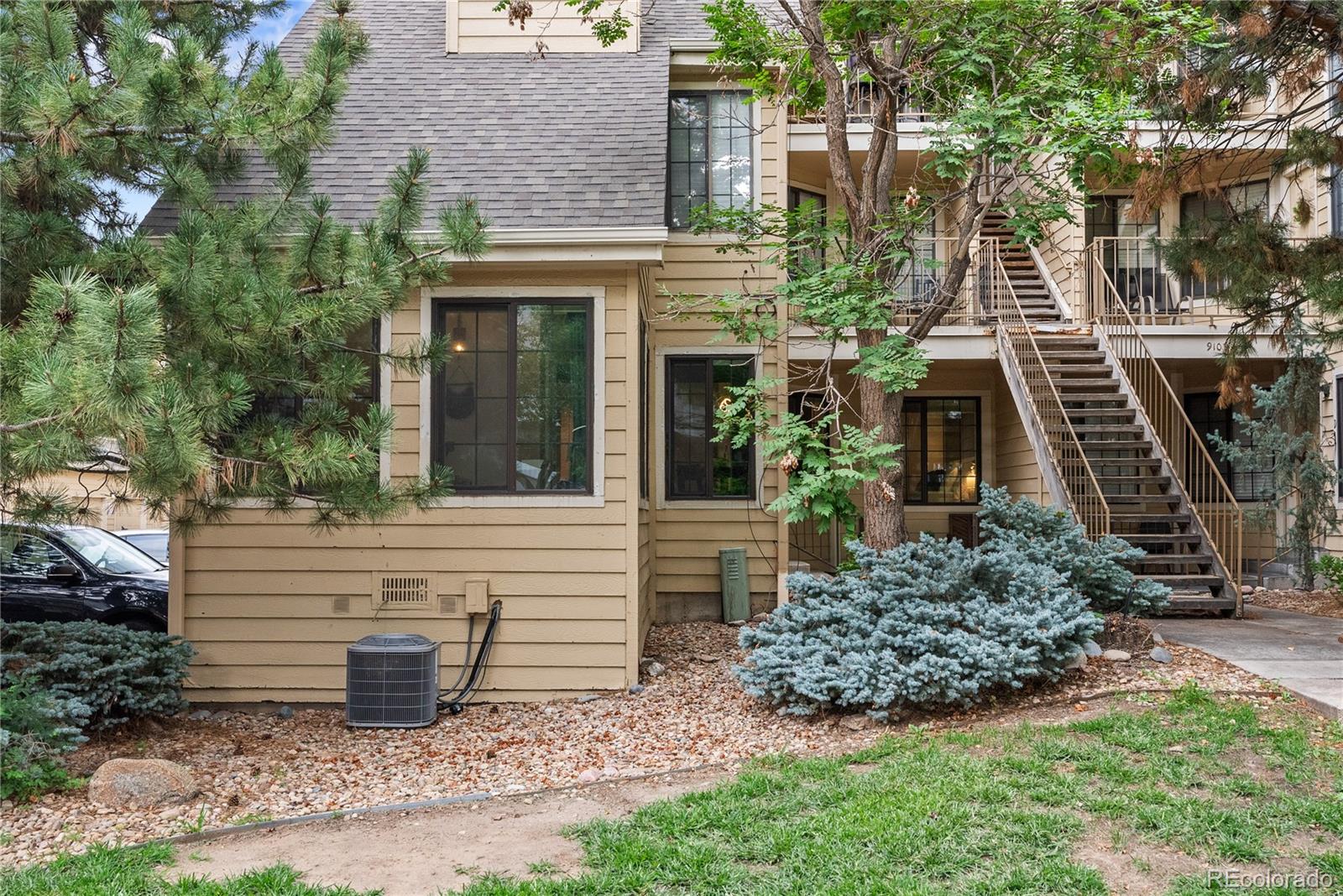 MLS Image #19 for 910 s dahlia street,denver, Colorado