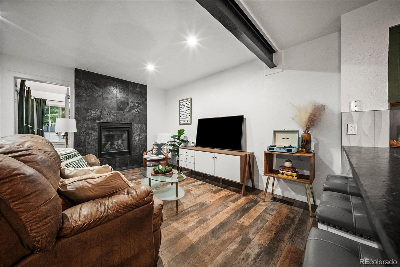 MLS Image #2 for 910 s dahlia street,denver, Colorado