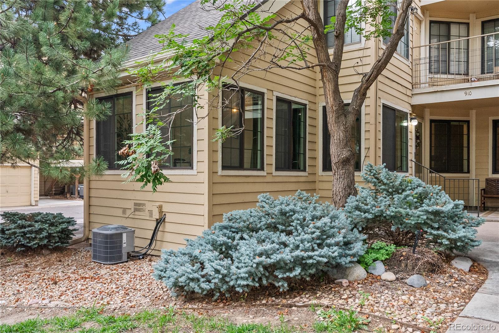 MLS Image #21 for 910 s dahlia street,denver, Colorado