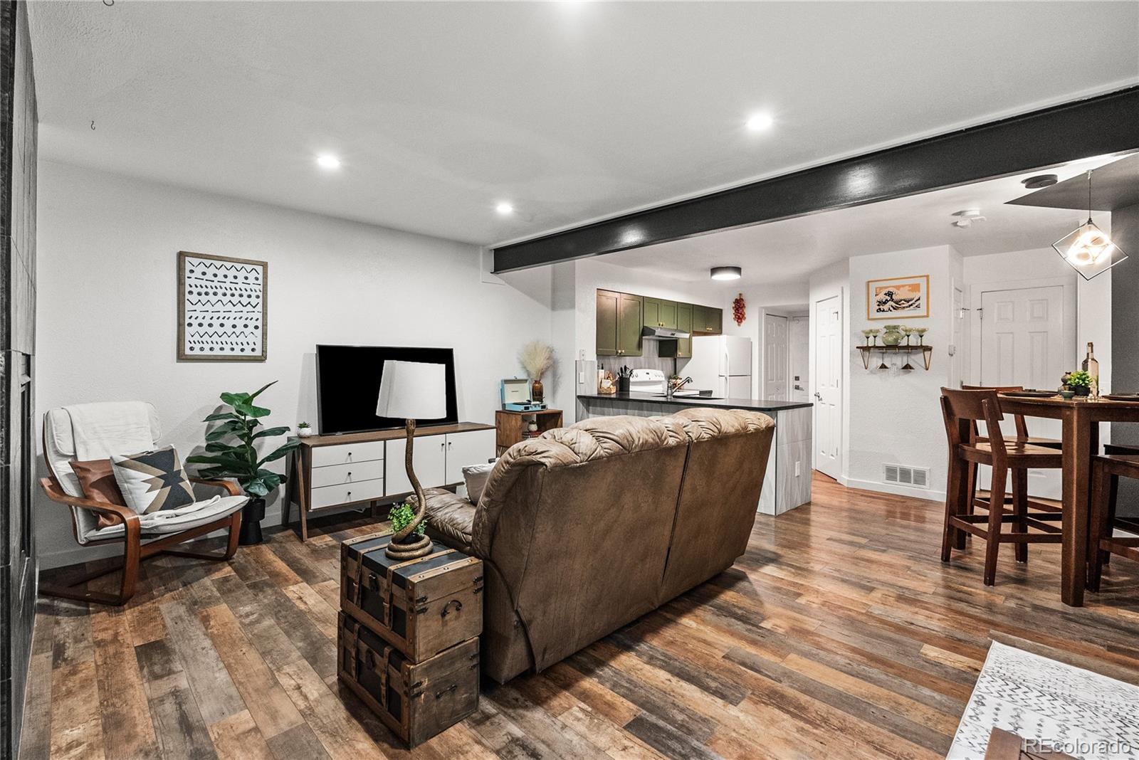 MLS Image #3 for 910 s dahlia street,denver, Colorado