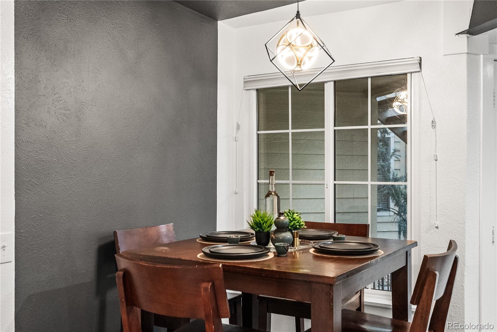 MLS Image #5 for 910 s dahlia street,denver, Colorado