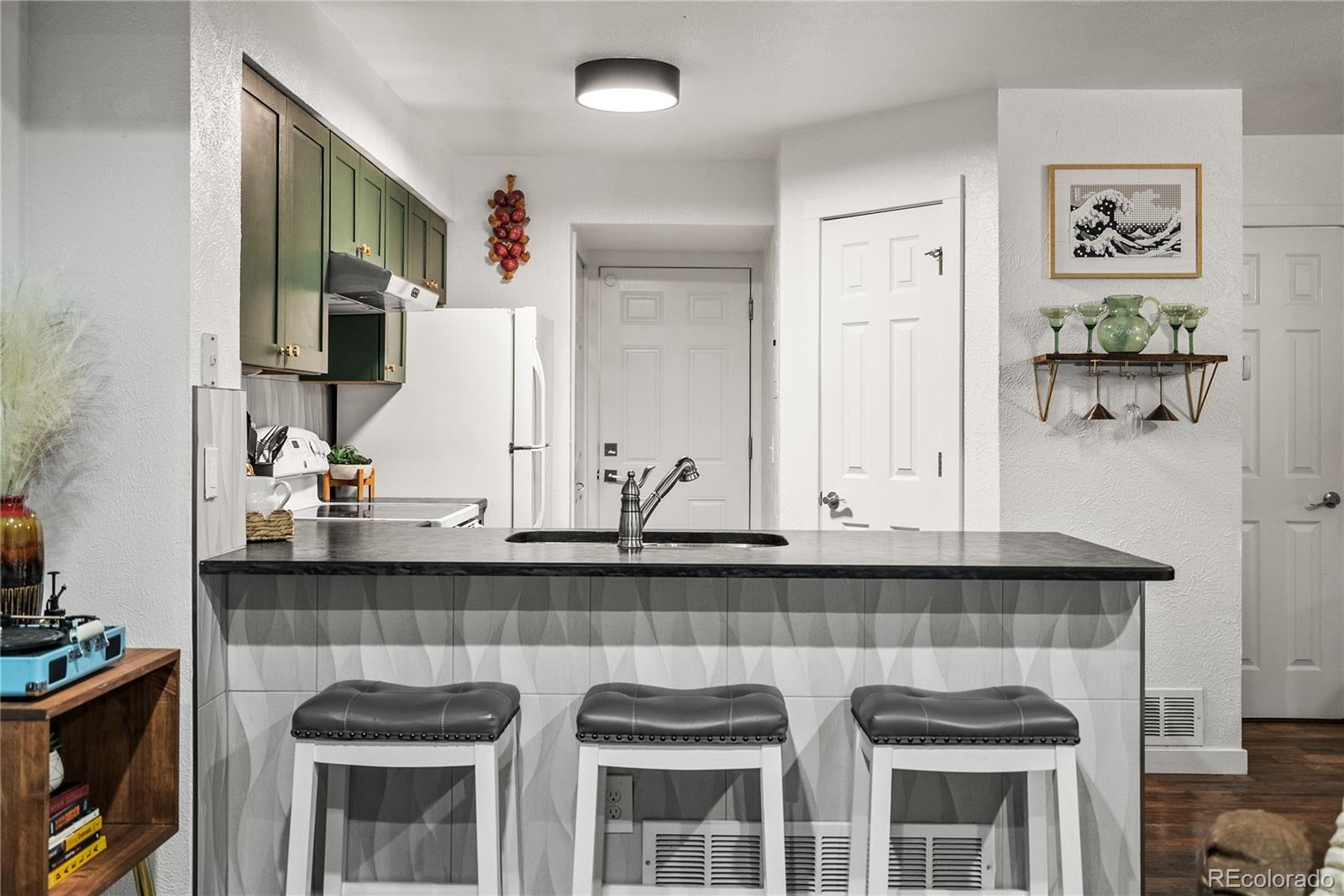 MLS Image #8 for 910 s dahlia street,denver, Colorado