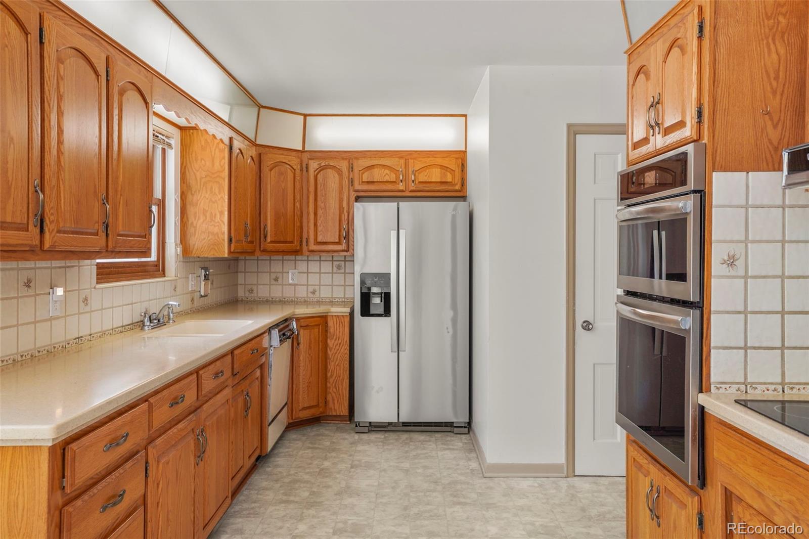 MLS Image #8 for 29  briarwood place,colorado springs, Colorado
