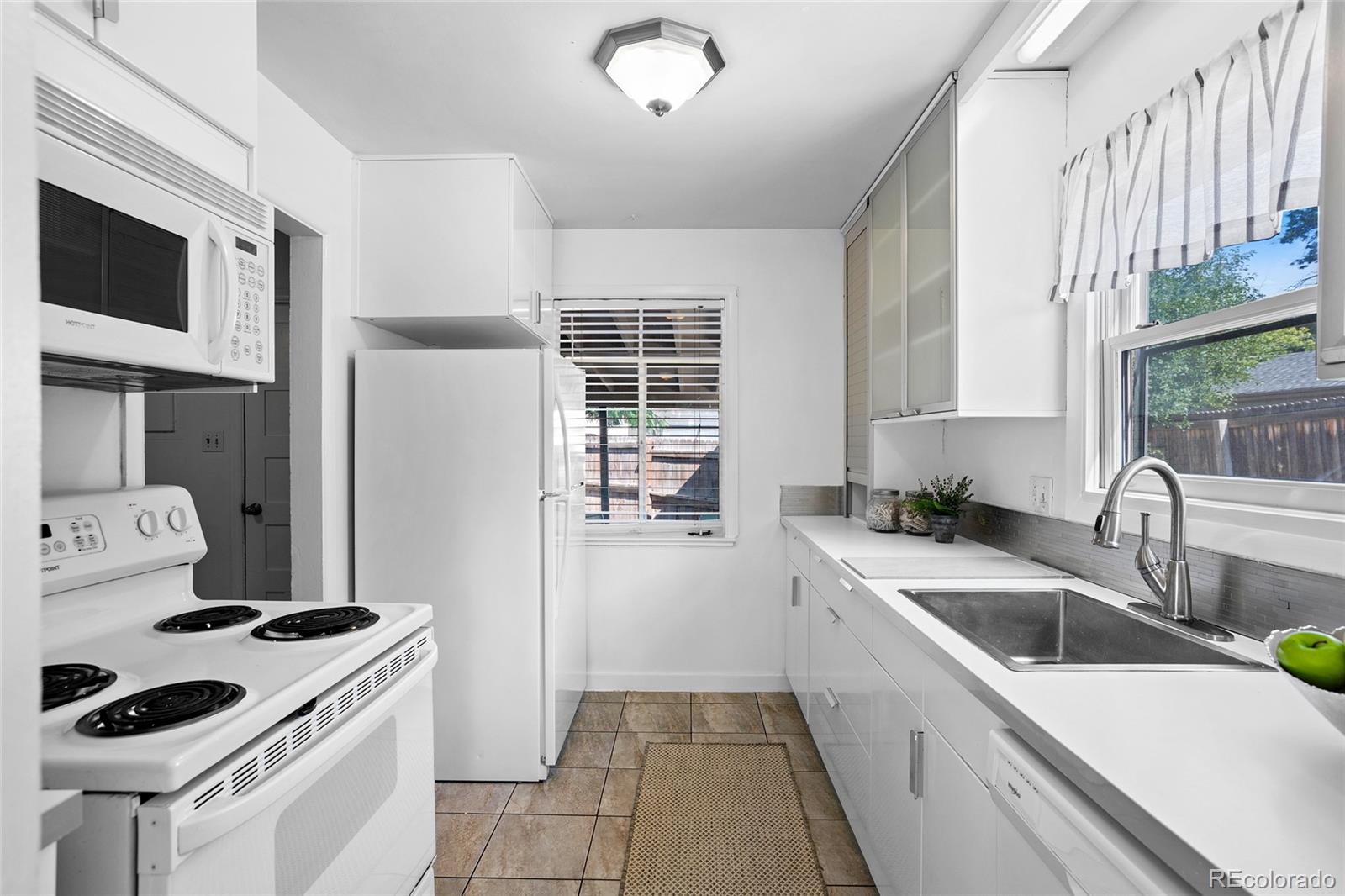 MLS Image #11 for 3412 s elm street,denver, Colorado