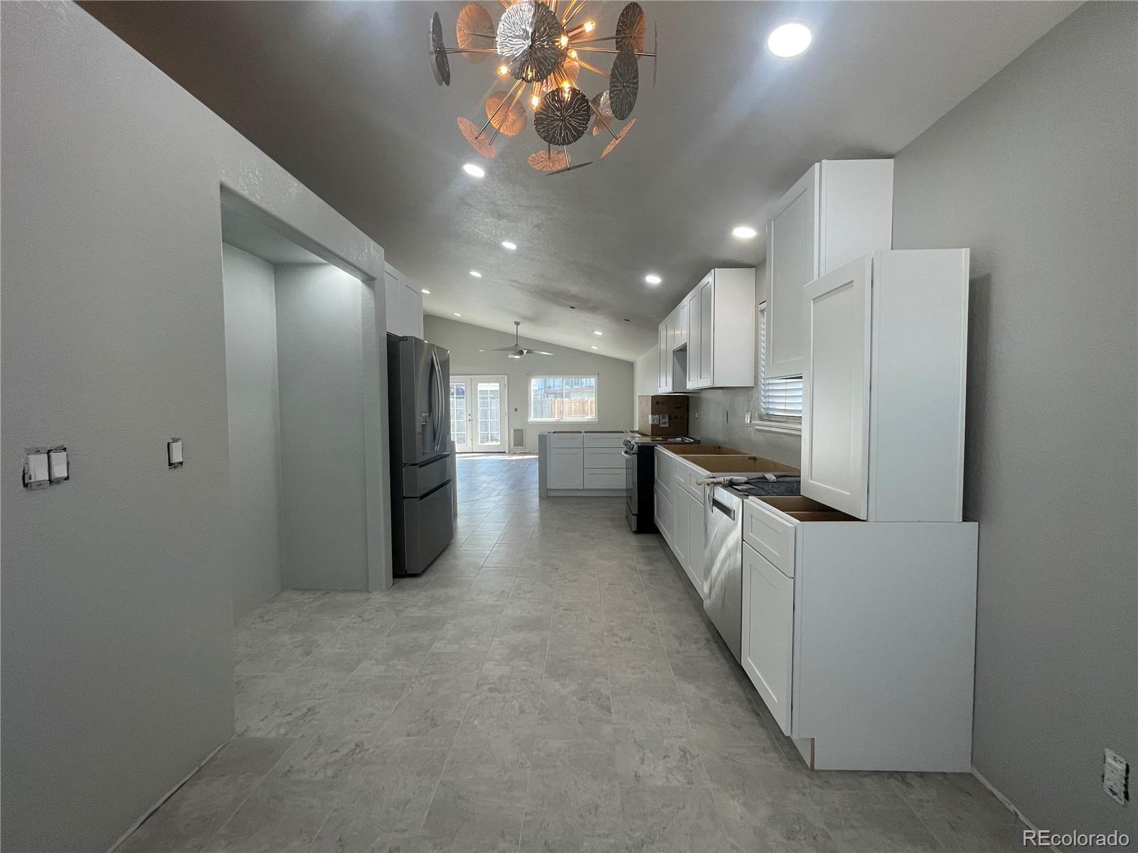 MLS Image #11 for 14906 e 52nd avenue,denver, Colorado