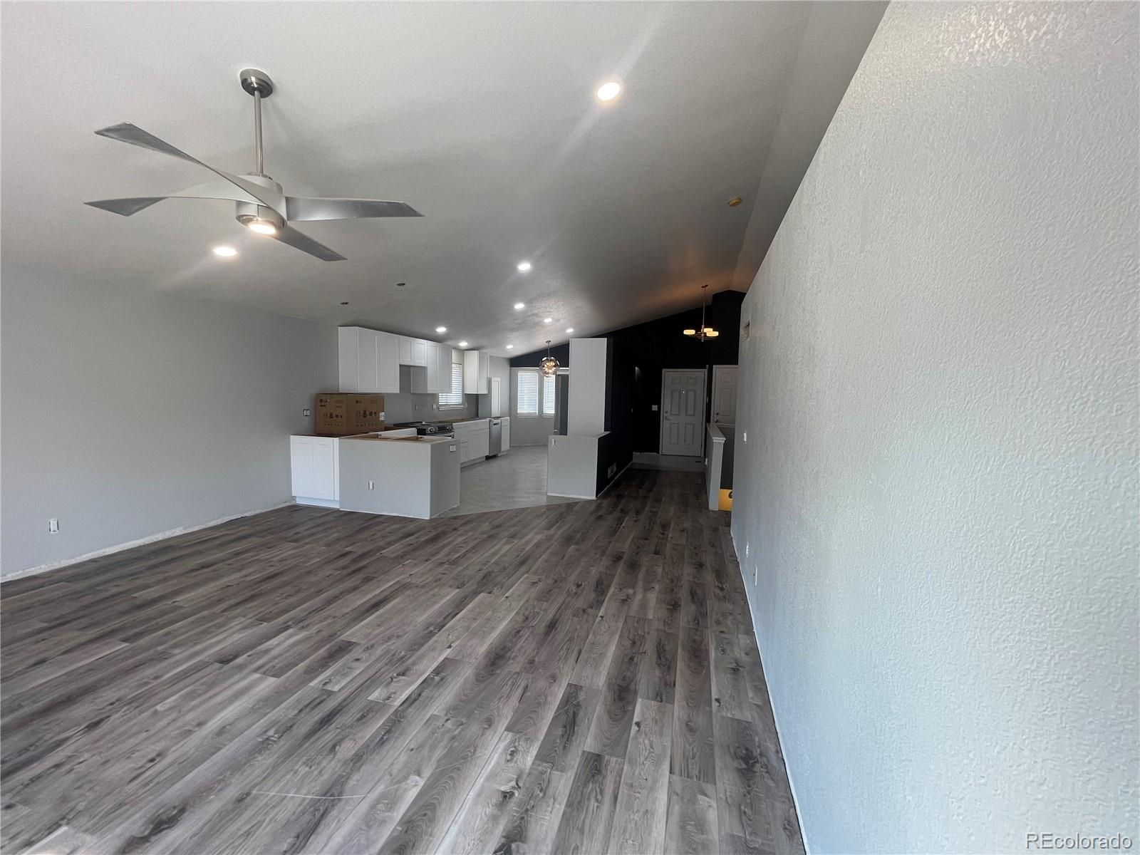 MLS Image #5 for 14906 e 52nd avenue,denver, Colorado