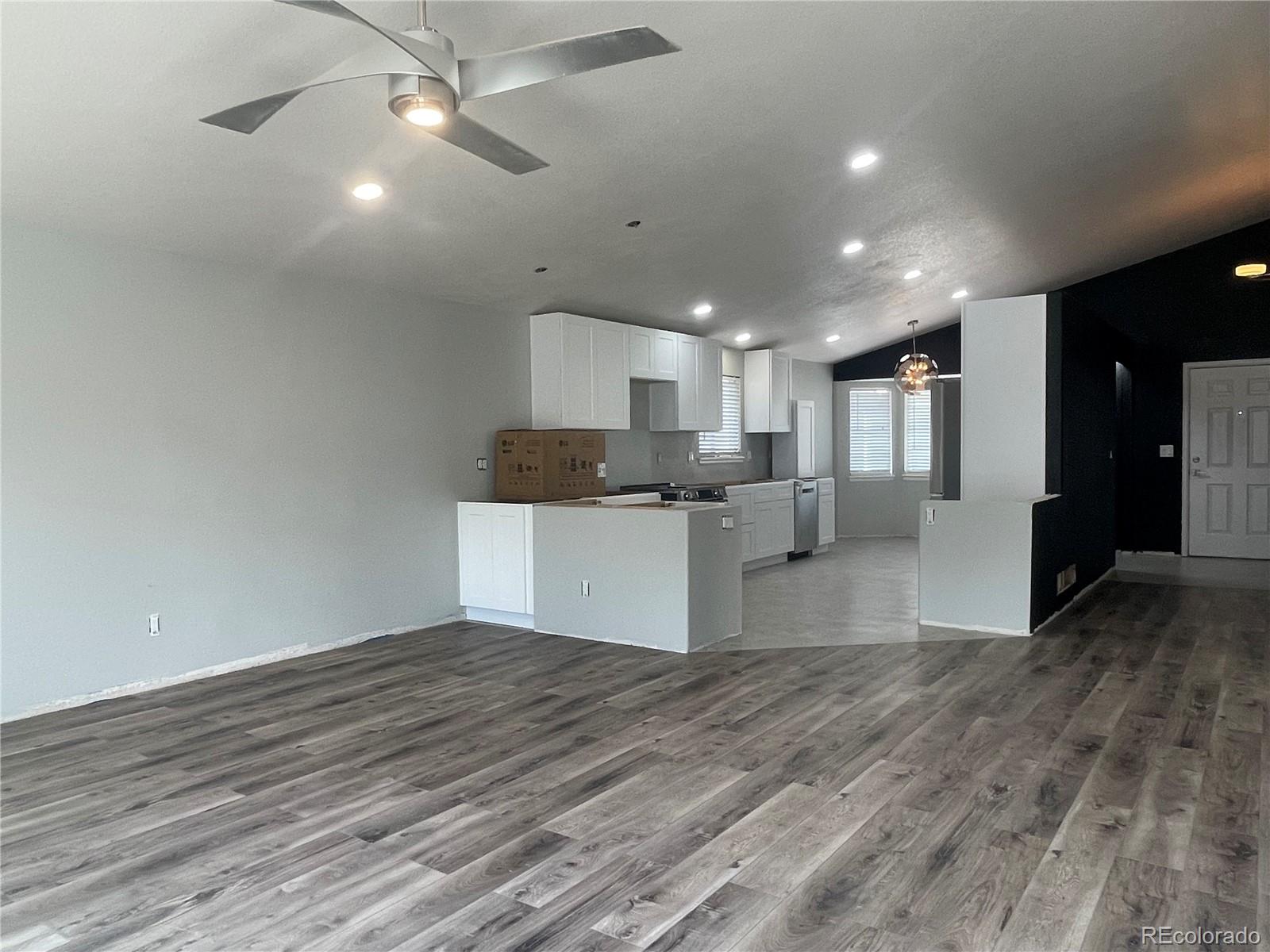 MLS Image #6 for 14906 e 52nd avenue,denver, Colorado