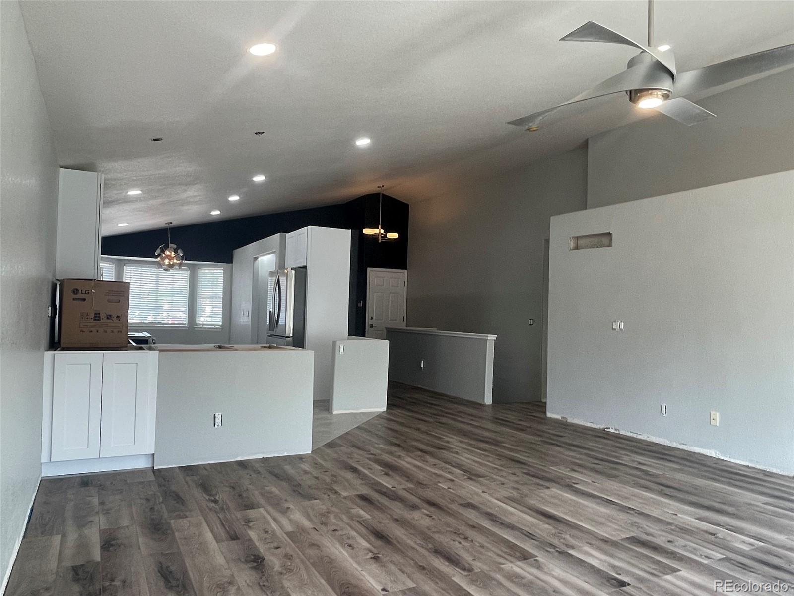 MLS Image #8 for 14906 e 52nd avenue,denver, Colorado