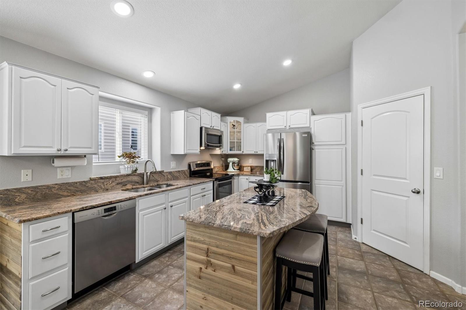 MLS Image #7 for 7740  crystal lake court,littleton, Colorado