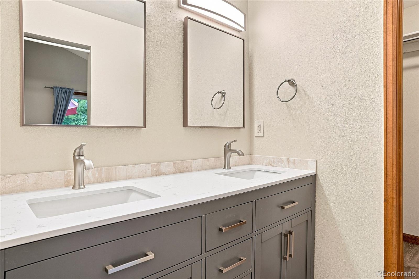 MLS Image #10 for 4877 s everett street,denver, Colorado