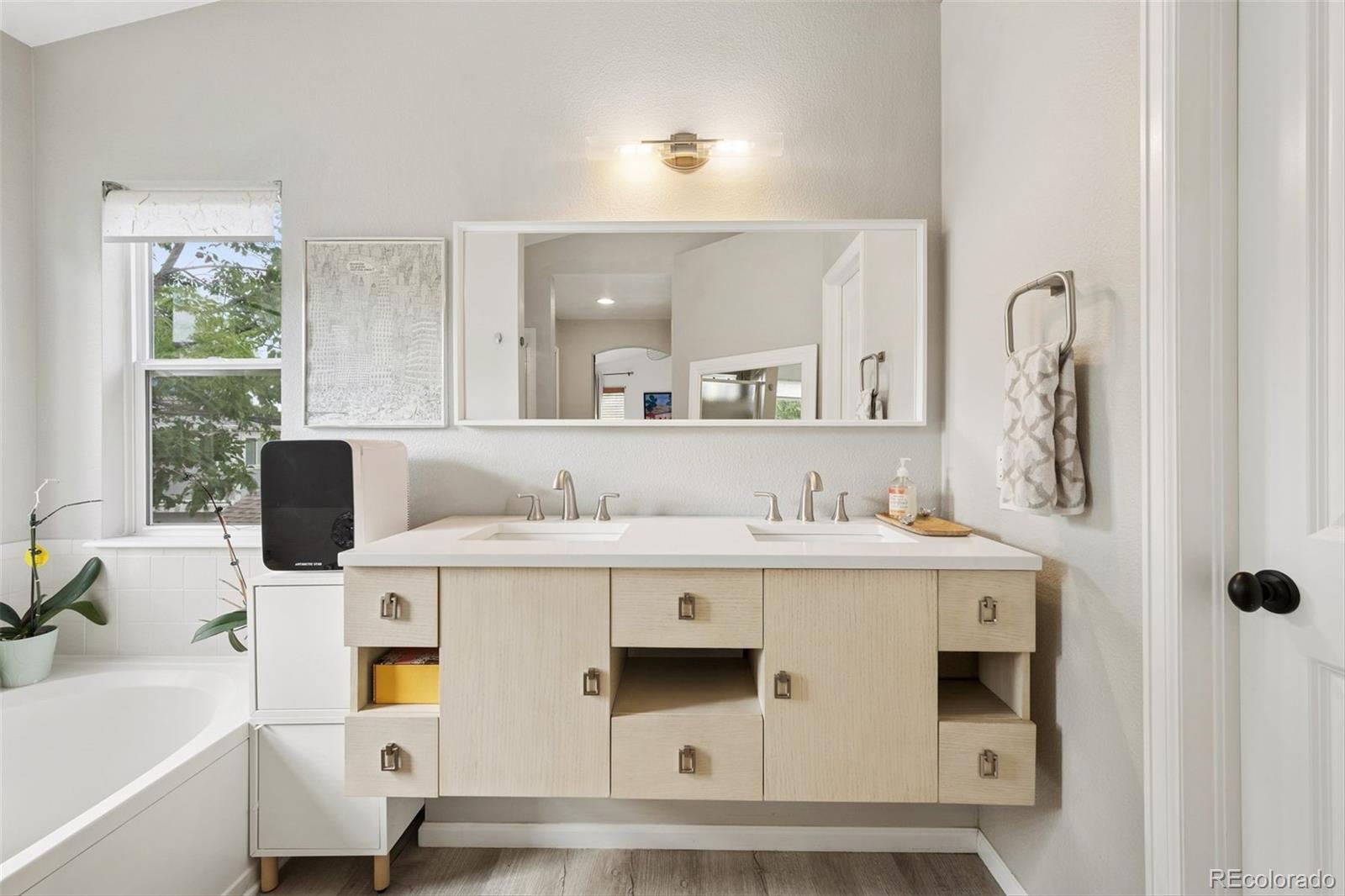 MLS Image #22 for 29 s syracuse street,denver, Colorado