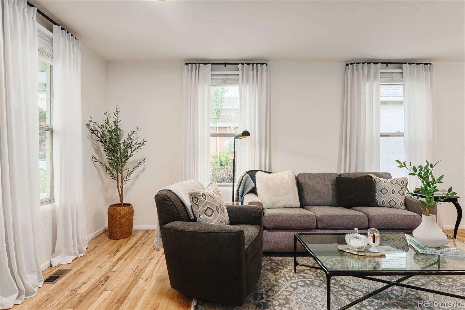 MLS Image #4 for 223 n pearl street,denver, Colorado