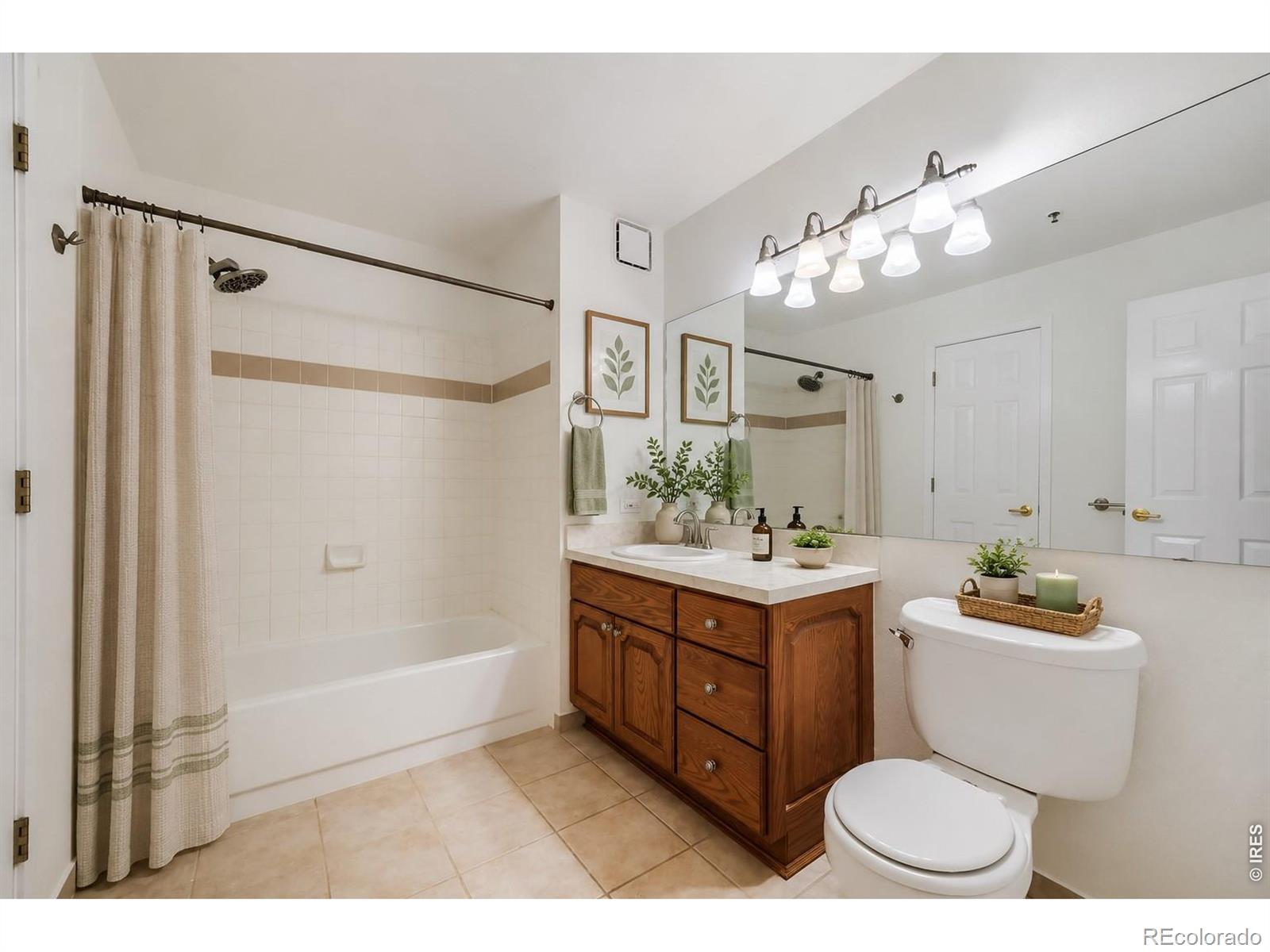MLS Image #11 for 33 s boulder circle,boulder, Colorado