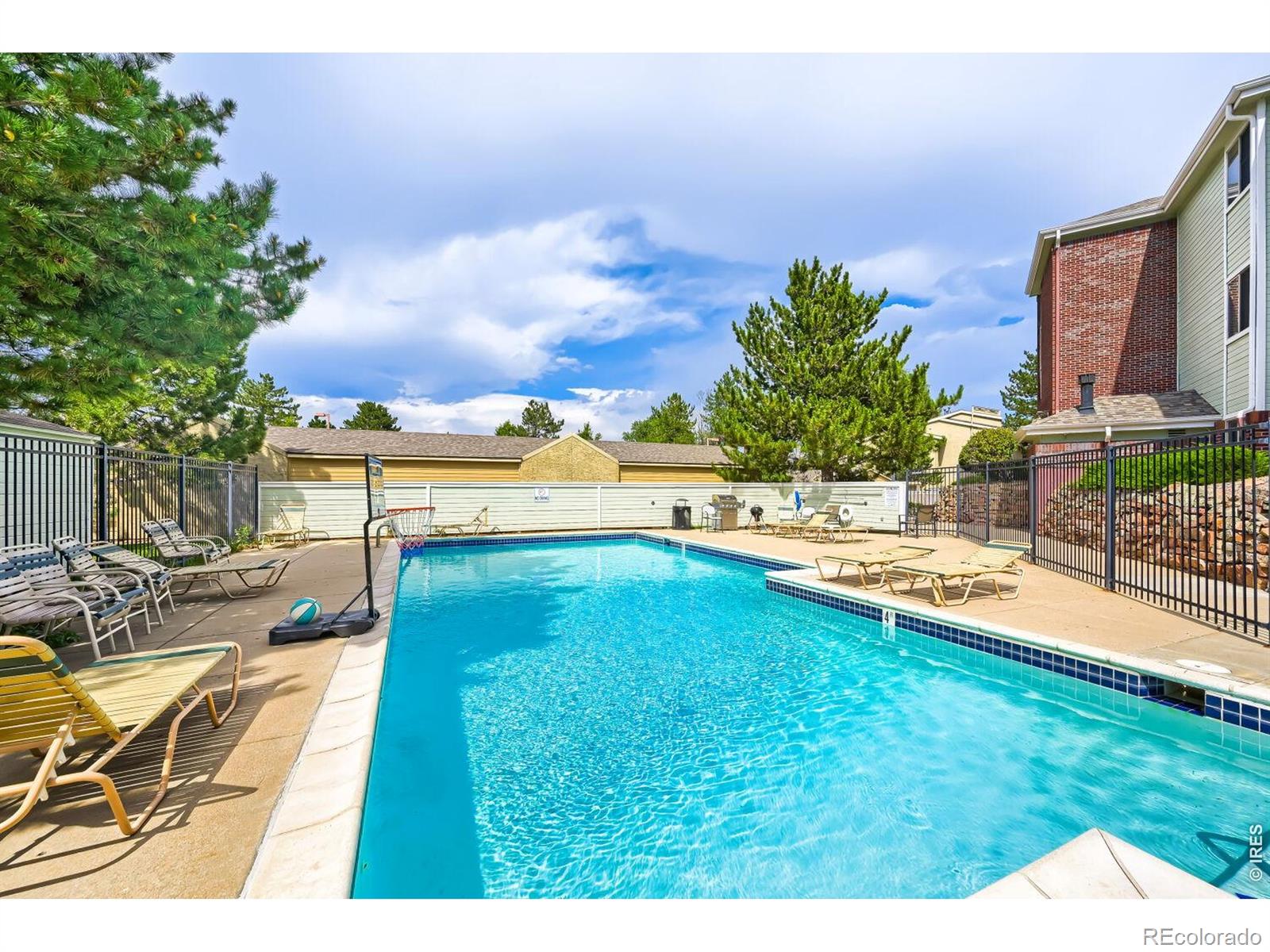 MLS Image #18 for 33 s boulder circle,boulder, Colorado