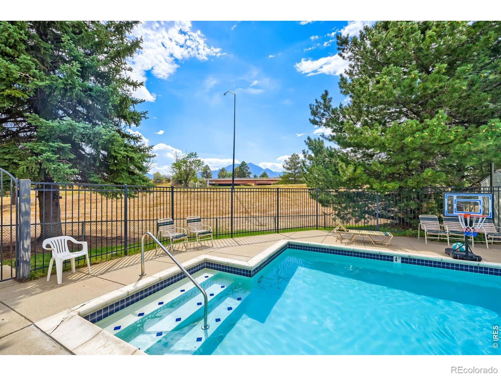 MLS Image #19 for 33 s boulder circle,boulder, Colorado