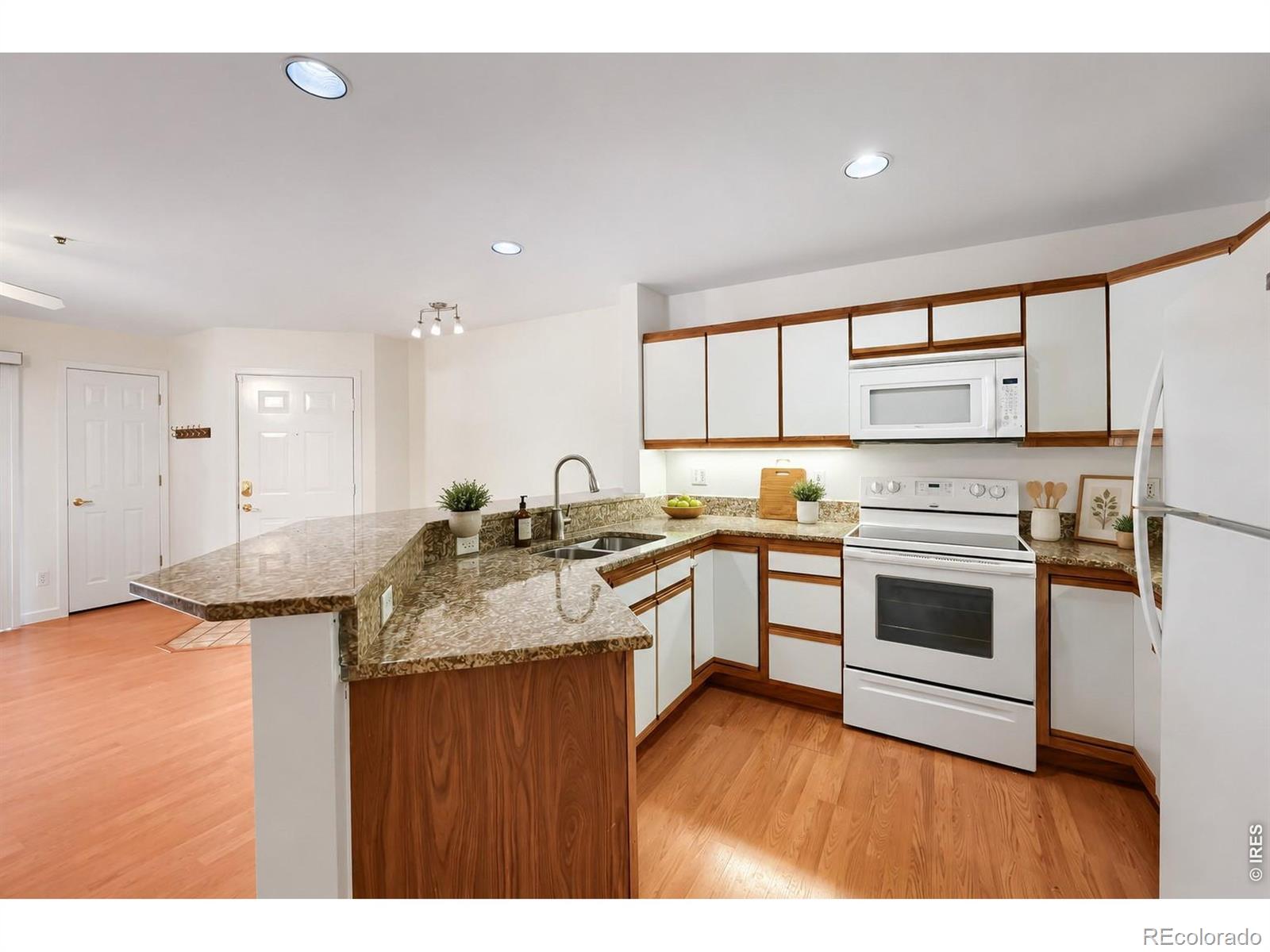 MLS Image #7 for 33 s boulder circle,boulder, Colorado