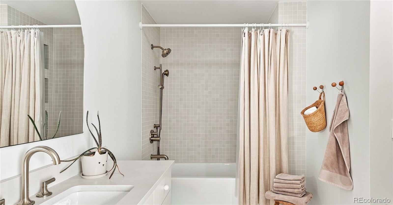 MLS Image #24 for 148 s locust street,denver, Colorado