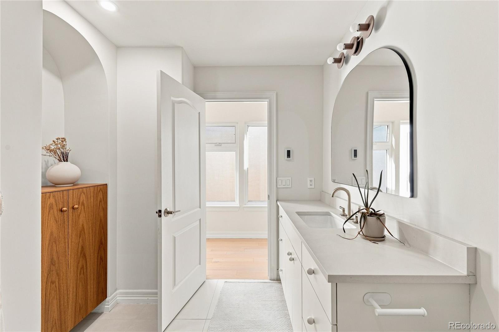 MLS Image #26 for 148 s locust street,denver, Colorado