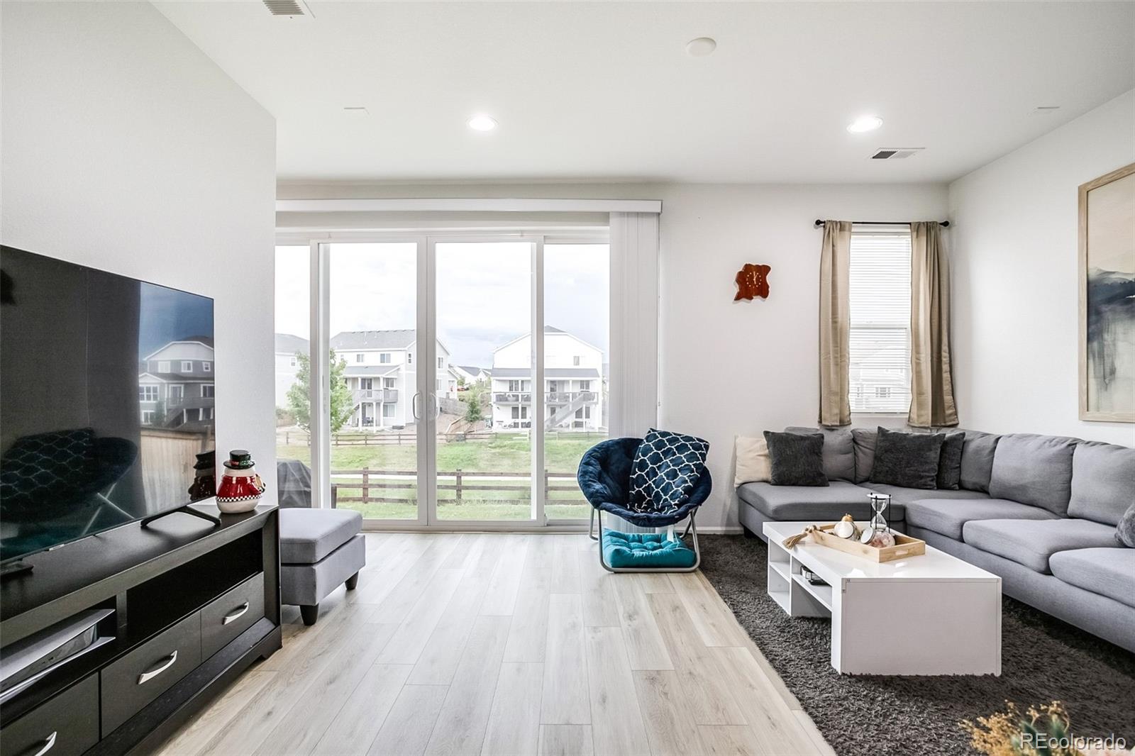 MLS Image #6 for 27656 e 10th drive,aurora, Colorado