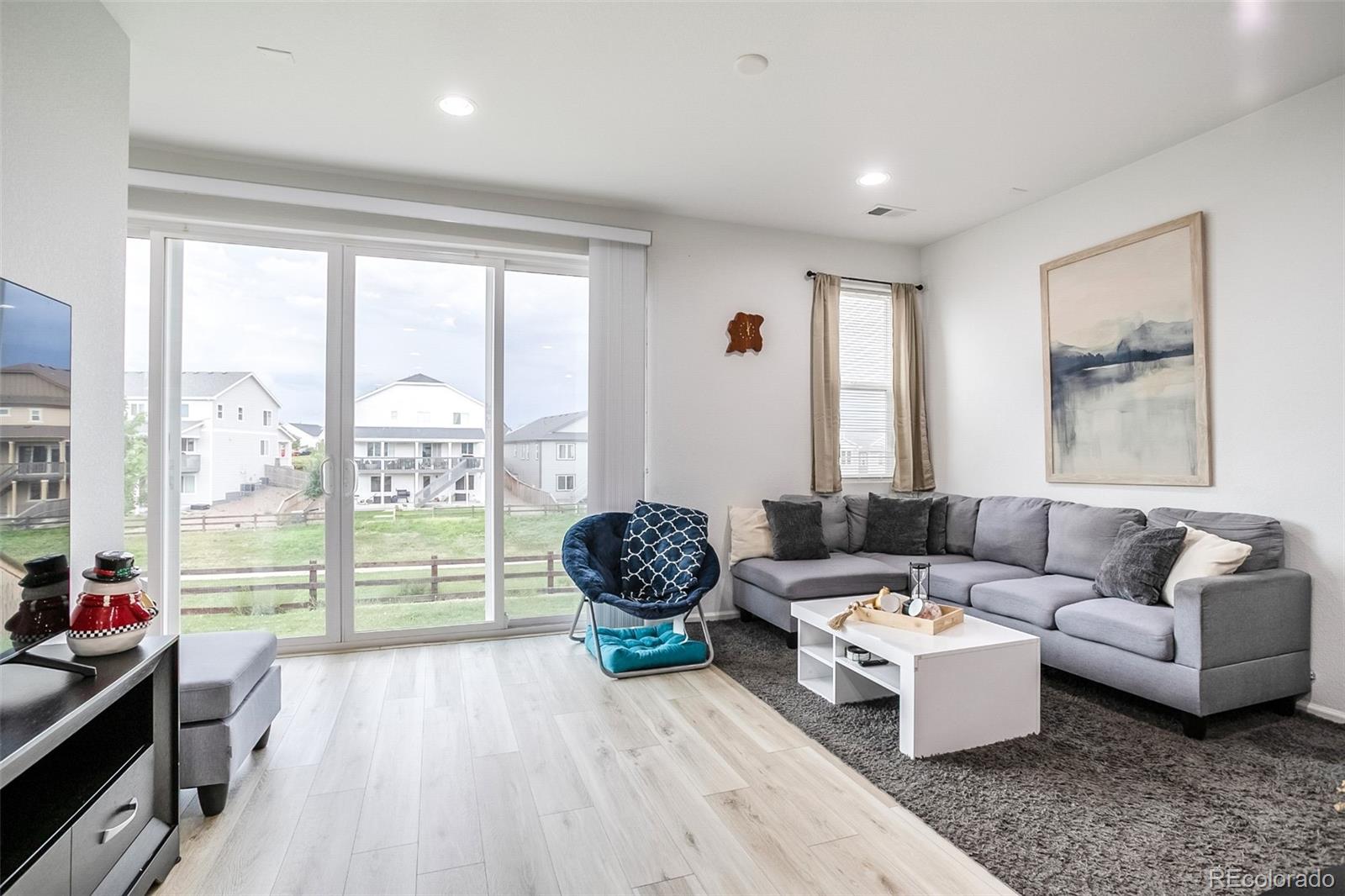 MLS Image #7 for 27656 e 10th drive,aurora, Colorado