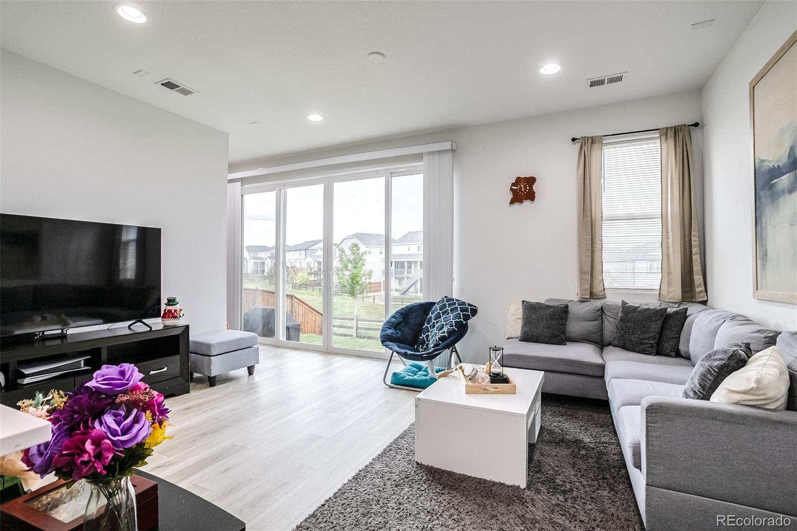 MLS Image #9 for 27656 e 10th drive,aurora, Colorado