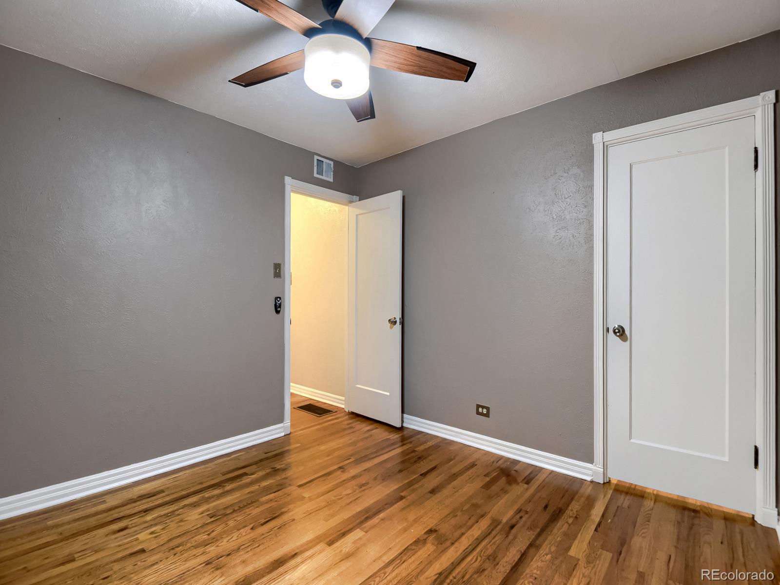 MLS Image #12 for 1300  syracuse street,denver, Colorado