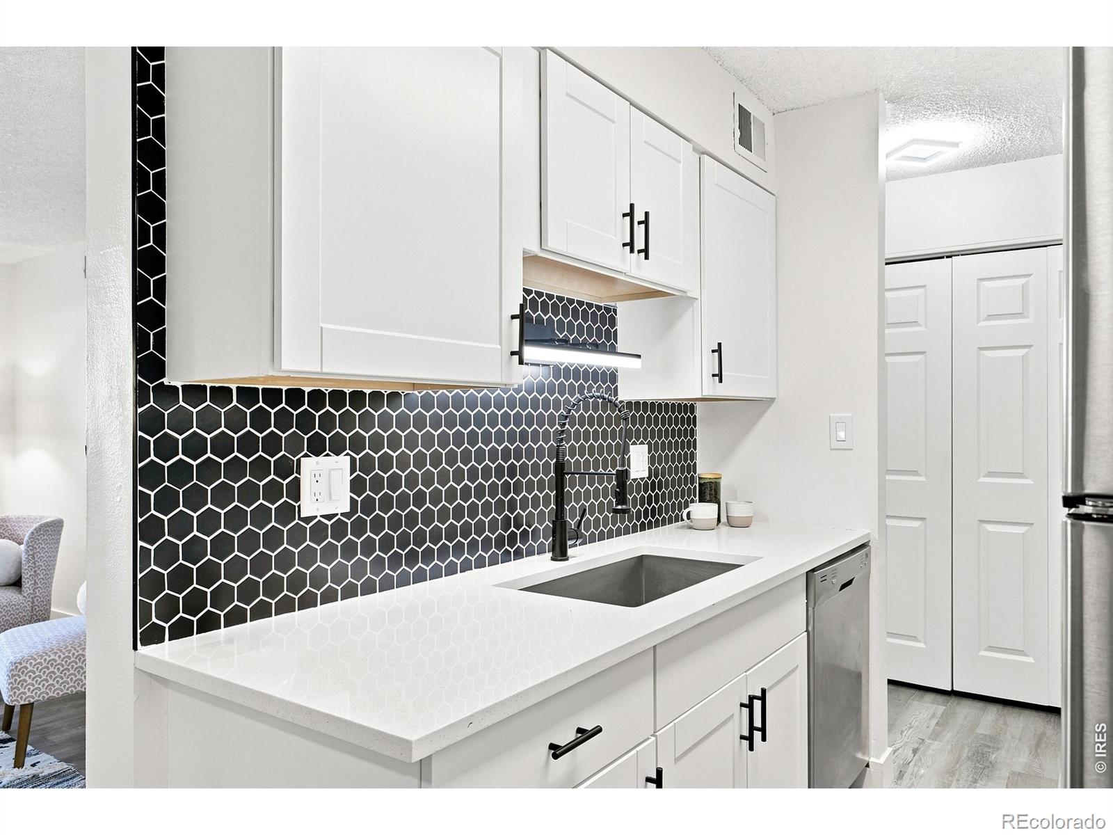 MLS Image #6 for 50 e highline circle,centennial, Colorado
