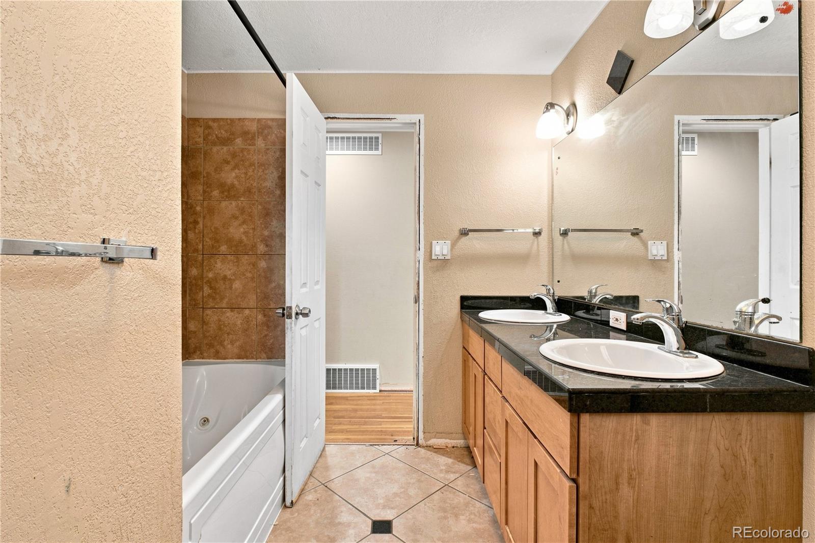 MLS Image #8 for 6974 s lakeview street,littleton, Colorado
