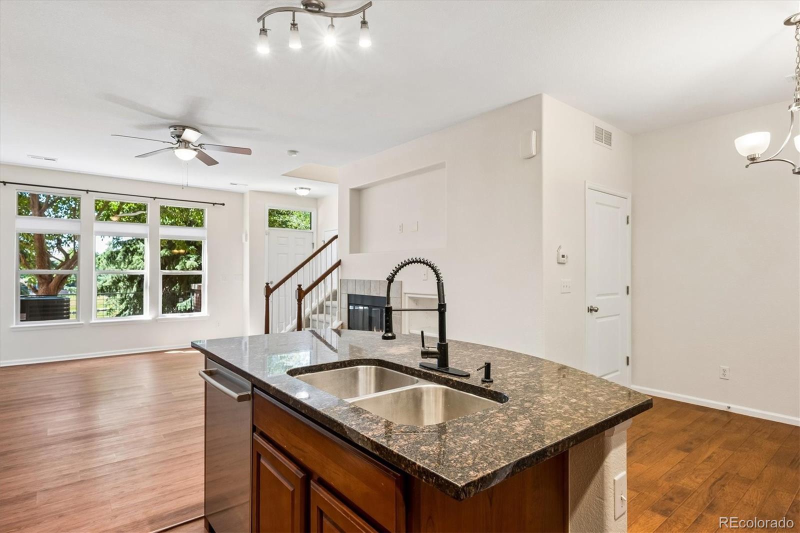 MLS Image #8 for 8966 e nichols place,centennial, Colorado