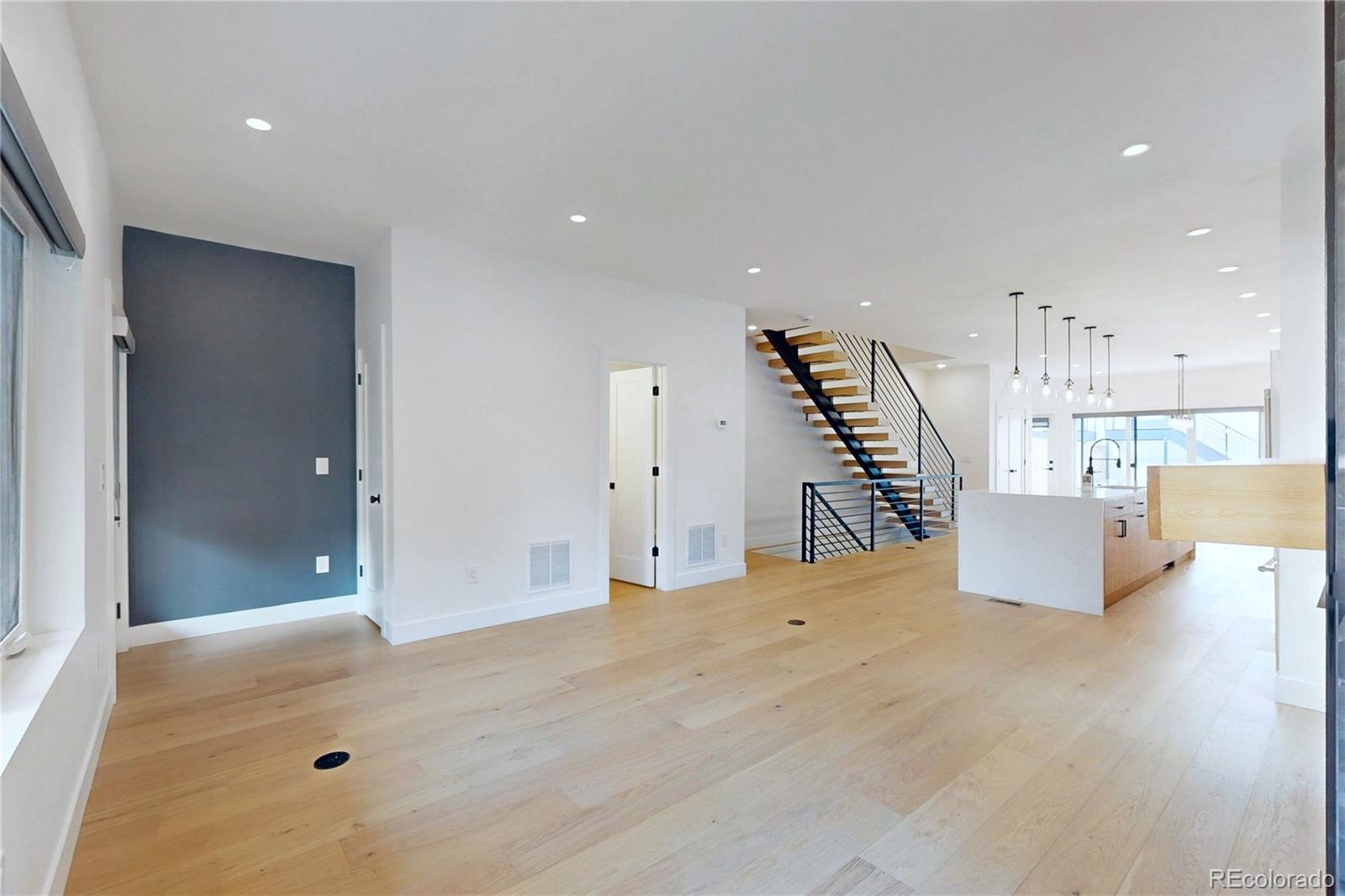 MLS Image #13 for 2403 s franklin ,denver, Colorado