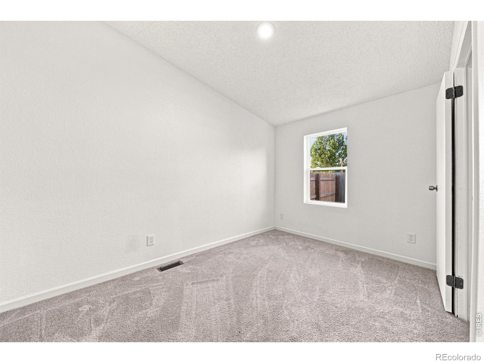 MLS Image #14 for 332  circle drive,fort morgan, Colorado