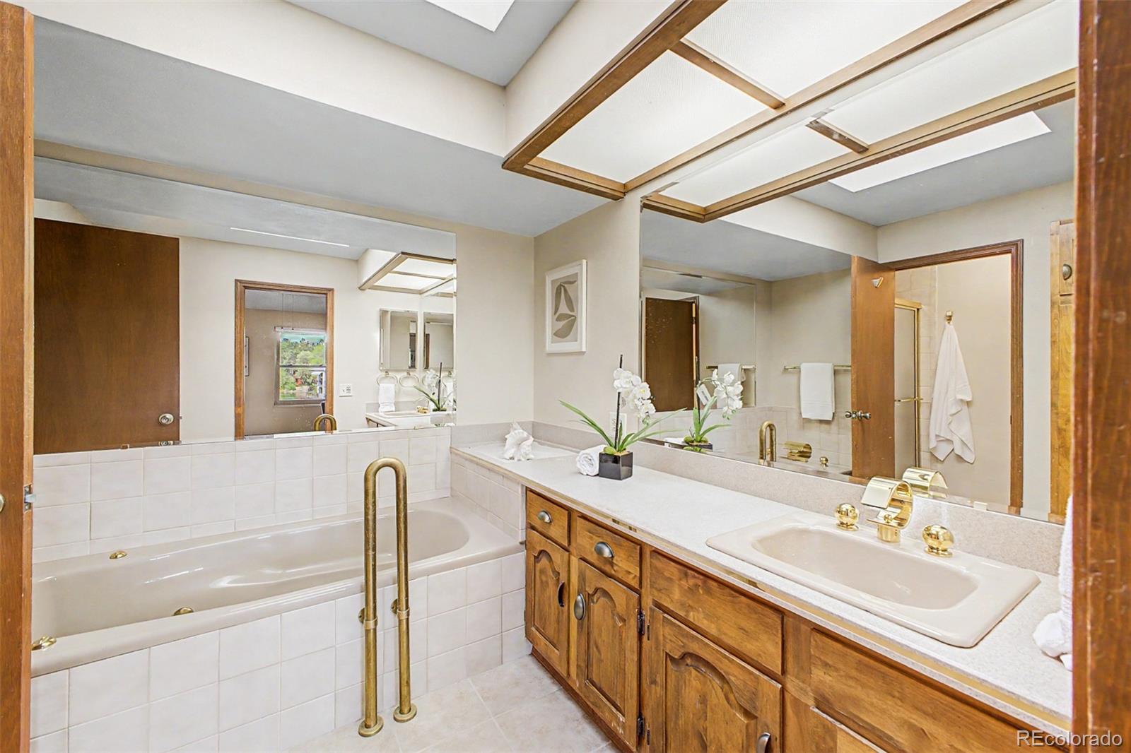 MLS Image #13 for 9896 e maplewood circle,englewood, Colorado