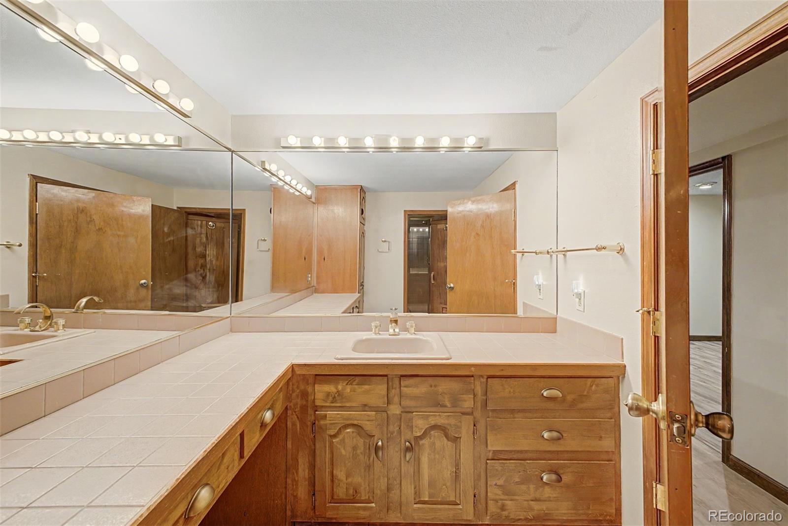 MLS Image #33 for 9896 e maplewood circle,englewood, Colorado
