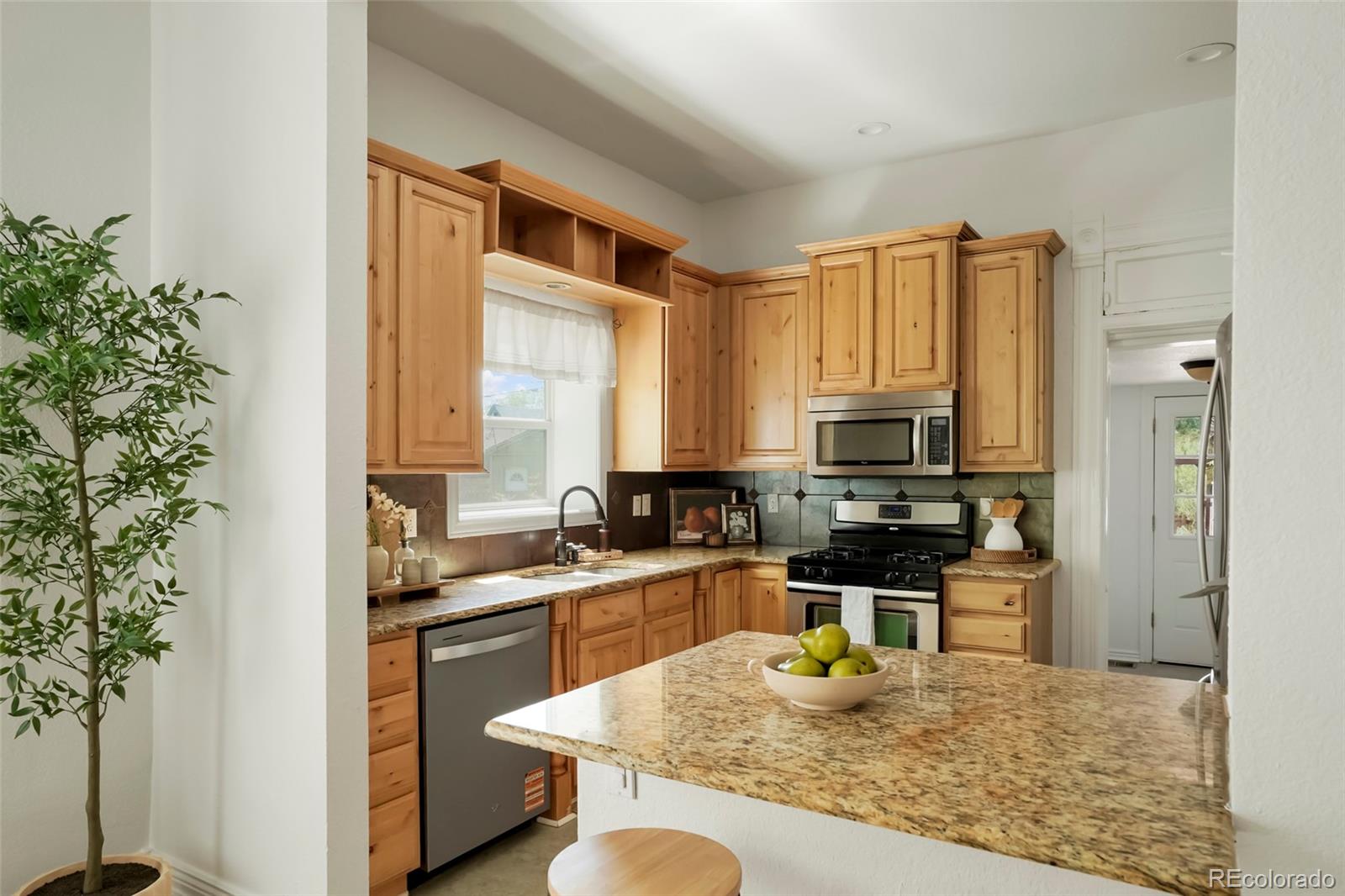 MLS Image #11 for 3037 n high street,denver, Colorado