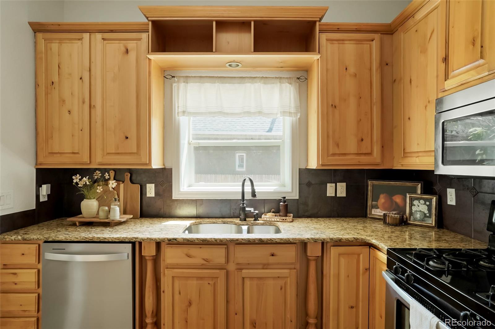 MLS Image #13 for 3037 n high street,denver, Colorado