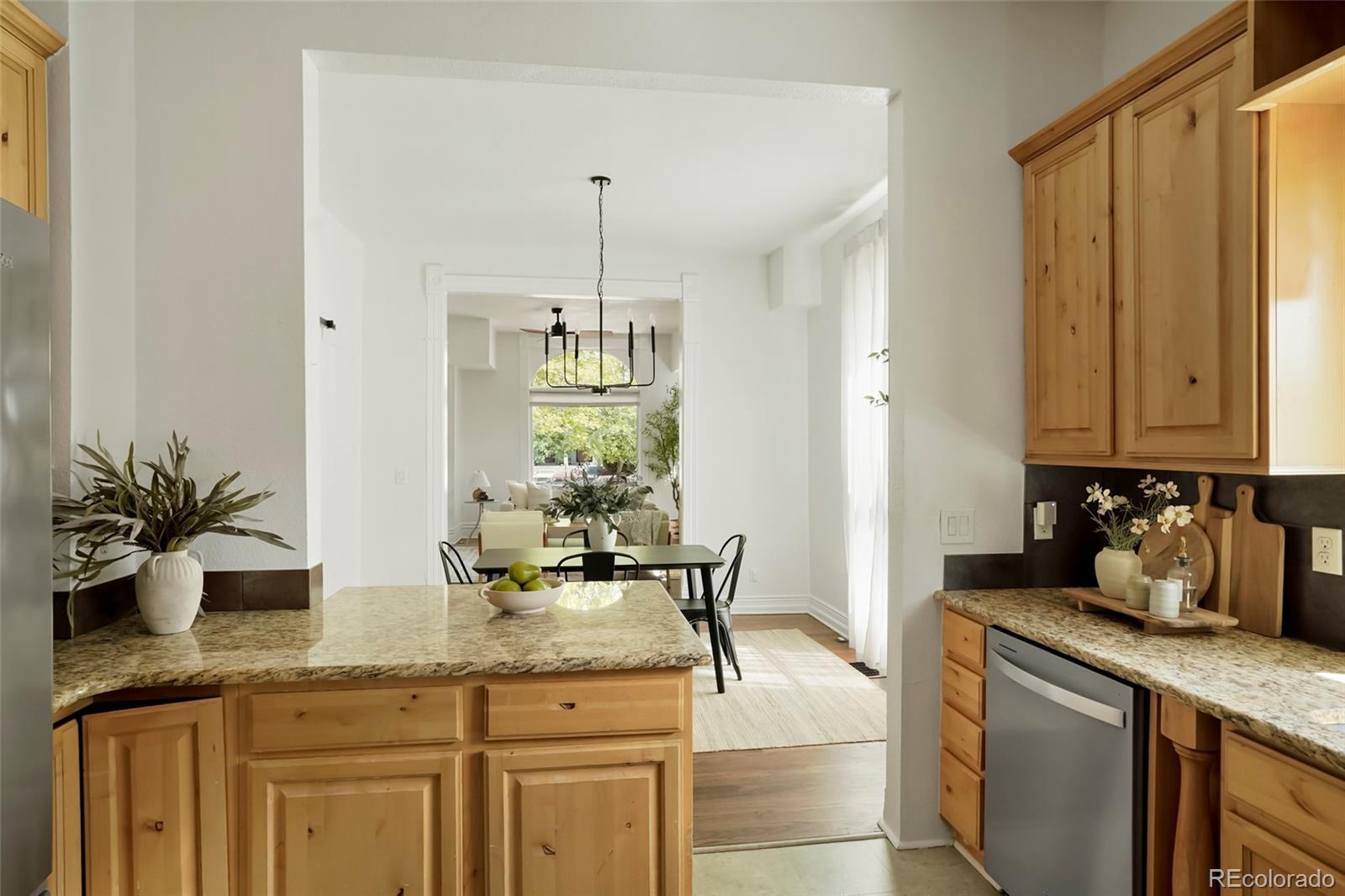 MLS Image #14 for 3037 n high street,denver, Colorado