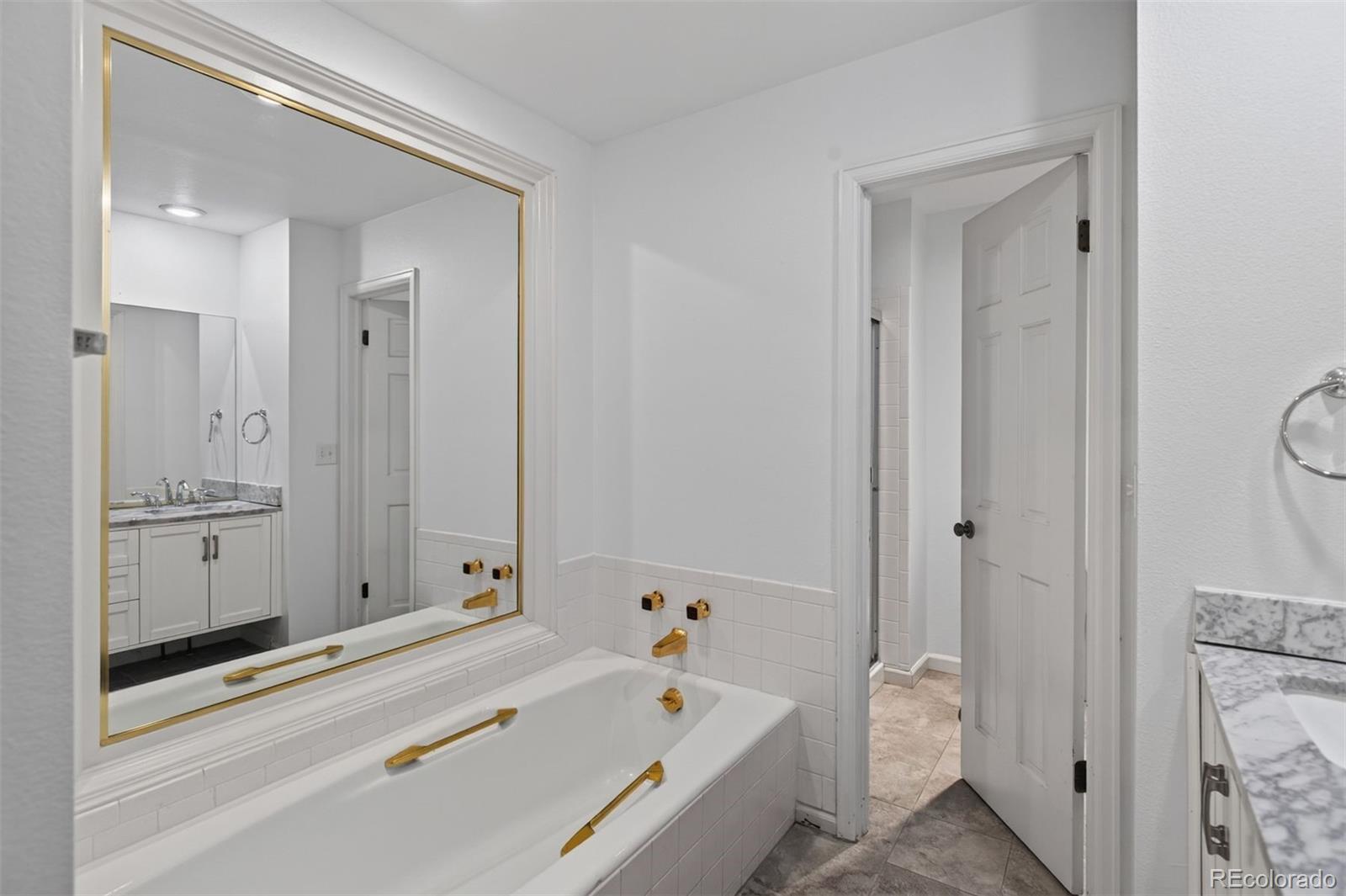 MLS Image #23 for 10562 e maplewood drive,englewood, Colorado