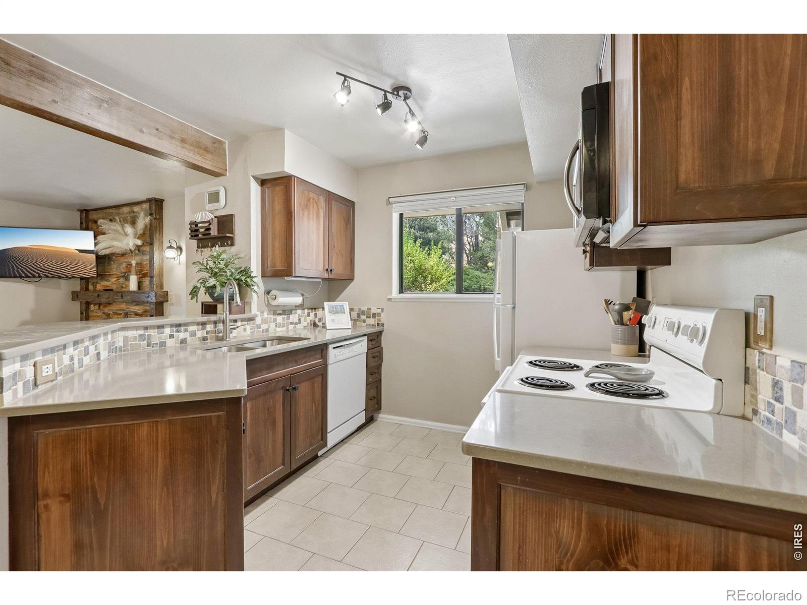 MLS Image #2 for 60 s boulder circle,boulder, Colorado