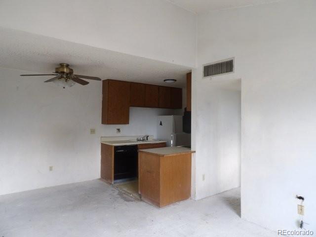 MLS Image #5 for 3100 s federal boulevard 301,denver, Colorado