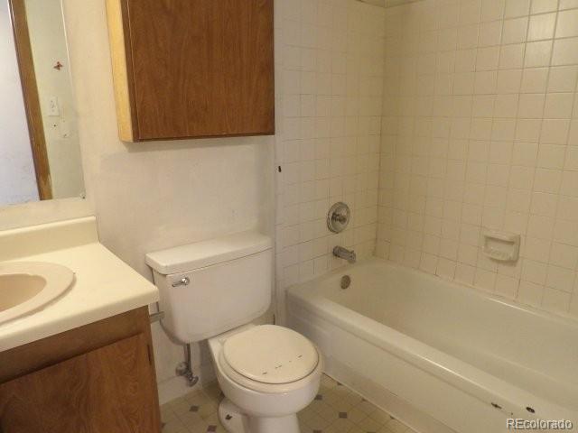 MLS Image #9 for 3100 s federal boulevard 301,denver, Colorado