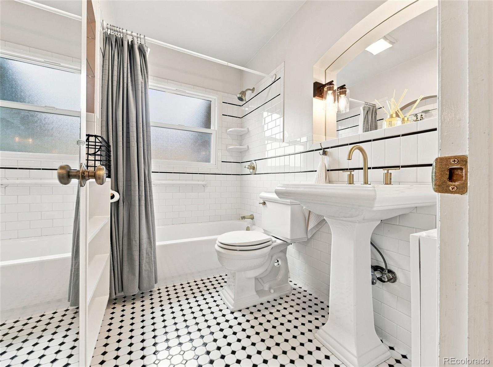 MLS Image #13 for 1010  newport street,denver, Colorado