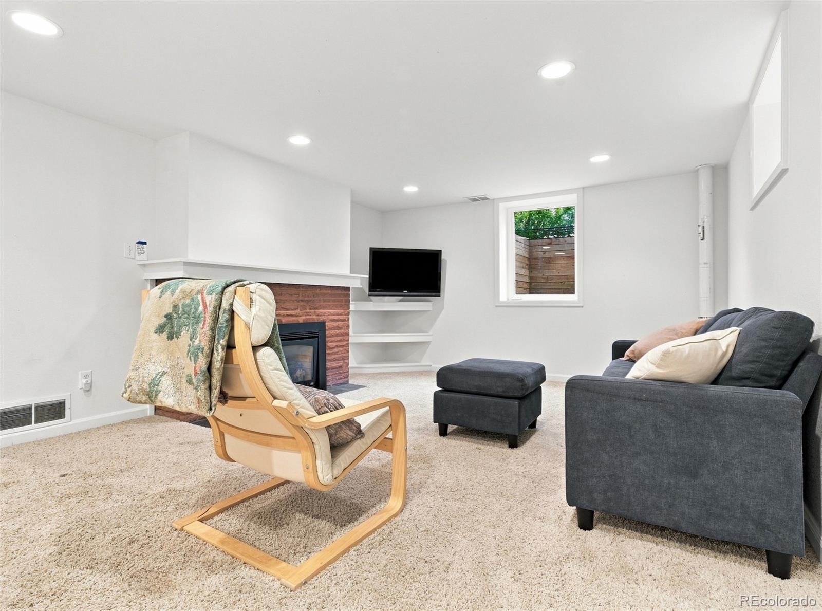 MLS Image #15 for 1010  newport street,denver, Colorado